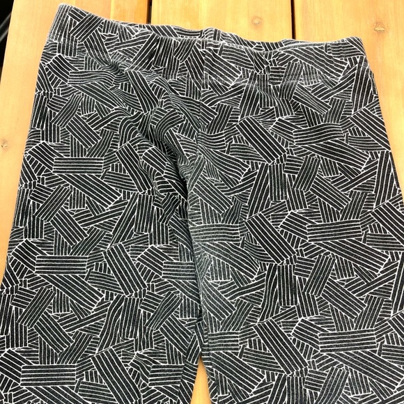 FINAL PRICE: Threads 4 Thought Patterned Leggings - 2 pairs - Picture 3 of 5
